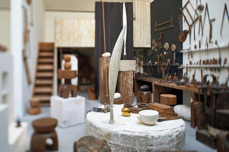 Vue de l'intérieur de l'atelier Brancusi