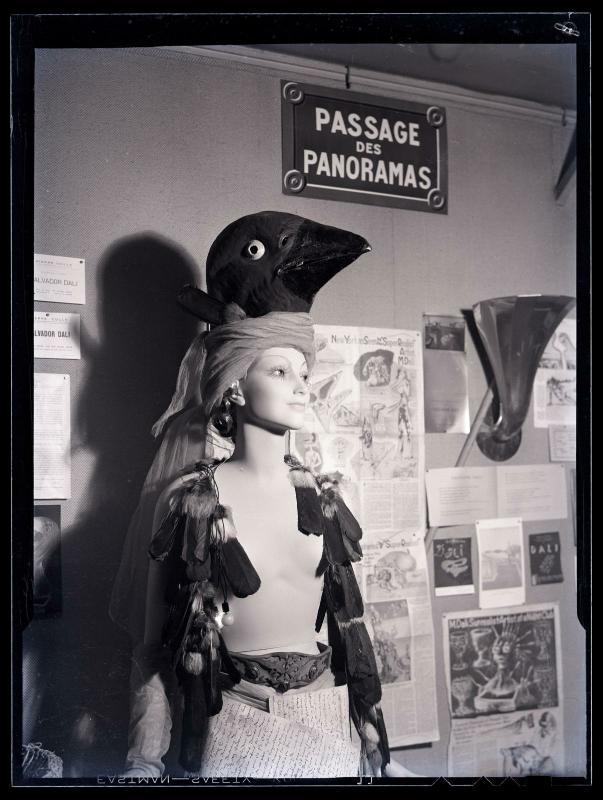 Man Ray (Emmanuel Radnitzky, dit), Exposition internationale du surréalisme, mannequin de Salvador Dali 1938 