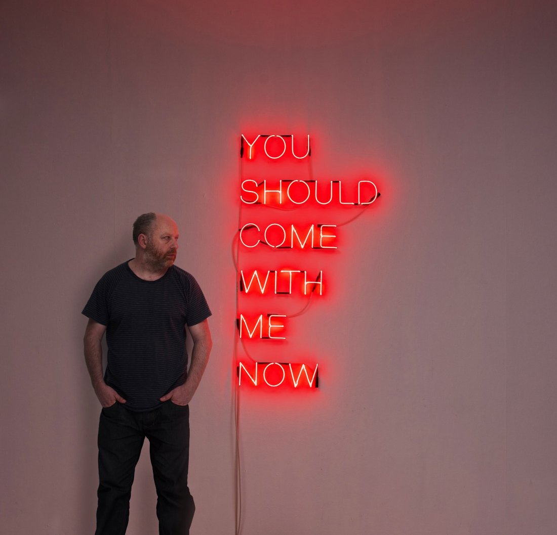 Portrait de l'artiste Tim Etchells