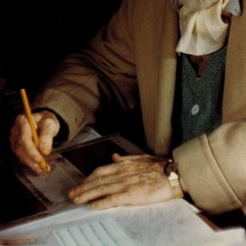 Gros plan sur les mains de Matisse, par Gisèle Freund en 1948