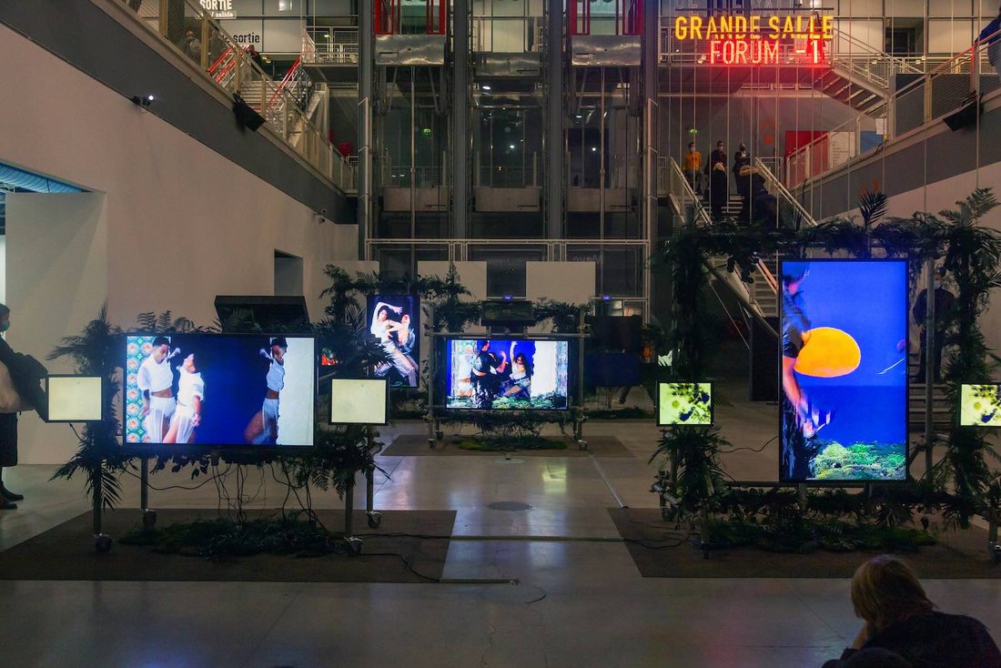 Vue de l'installation vidéo « Notations », Cécile B. Evans, Centre Pompidou, 2020