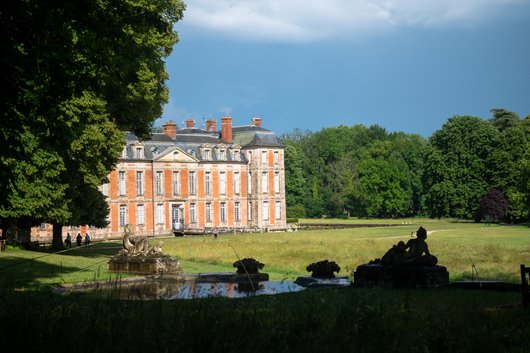 Domaine de Chamarande : vue du château depuis le parc