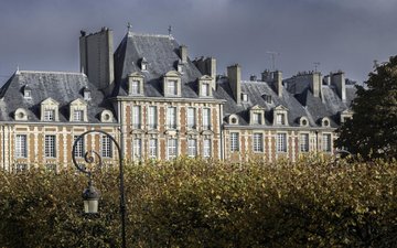 Académie d'architecture, Paris : façade sur la place des Vosges