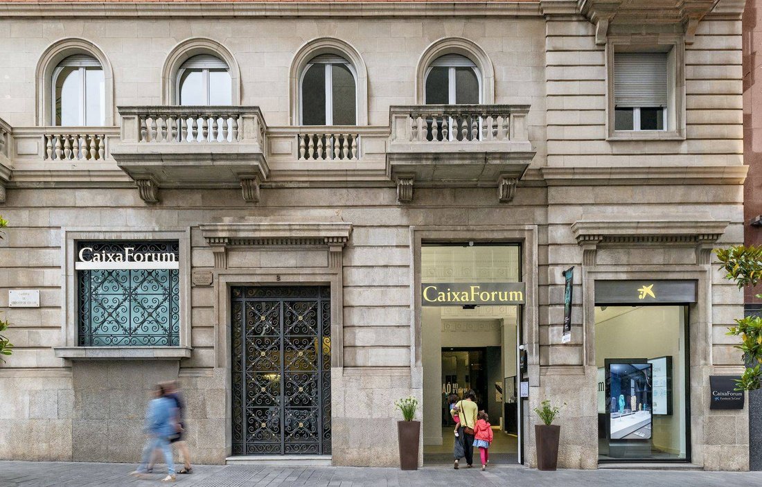 CaixaForum Tarragona : détail de la façade d'entrée