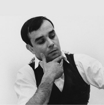 Dossier ressources Yves Klein : portrait noir et blanc