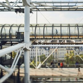 Centre Pompidou Paris, détail de la façade et chenille