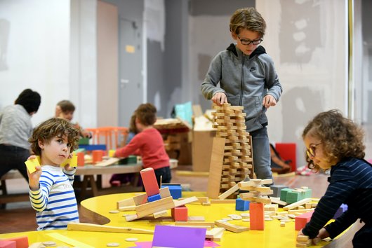 Niños jugando en Mille formes © Direction de la communication, ville de Clermont-Ferrand