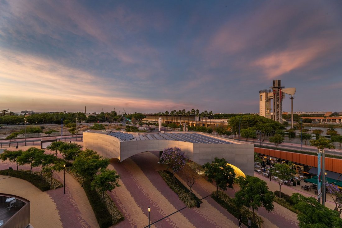 CaixaForum Sevilla : vue plongeante sur le toit la nuit