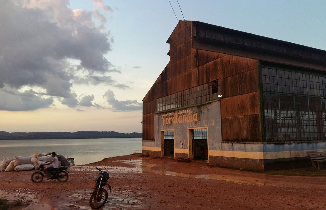 Fordlândia, hangar à caoutchouc, 2018 © Suspended spaces