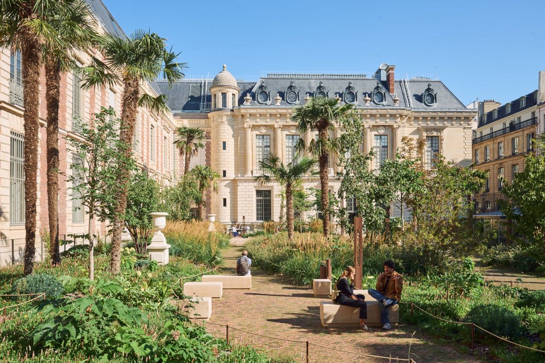 BNF, Site Richelieu : Accès rue Vivienne : Vue depuis le jardin