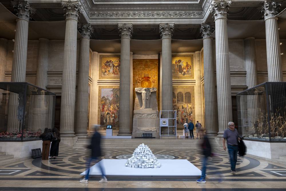 Vue de l'exposition "Vies minuscules", Panthéon x Centre Pompidou