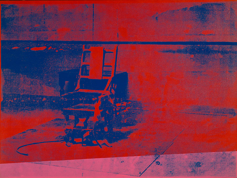 Cette œuvre percutante d’Andy Warhol montre une chaise électrique vide, centrée dans une pièce austère. Les couleurs saturées – rouge sang, bleu nuit et touches de rose – créent un contraste visuel saisissant, soulignant la violence institutionnelle. L’atmosphère est lourde, silencieuse, presque fantomatique, avec une esthétique pop qui amplifie le malaise. Ce tableau interroge le spectateur sur la peine de mort, la mémoire collective et la spectacularisation de la violence dans les médias. L'ombre de la chaise semble encore porter le poids des exécutions passées.