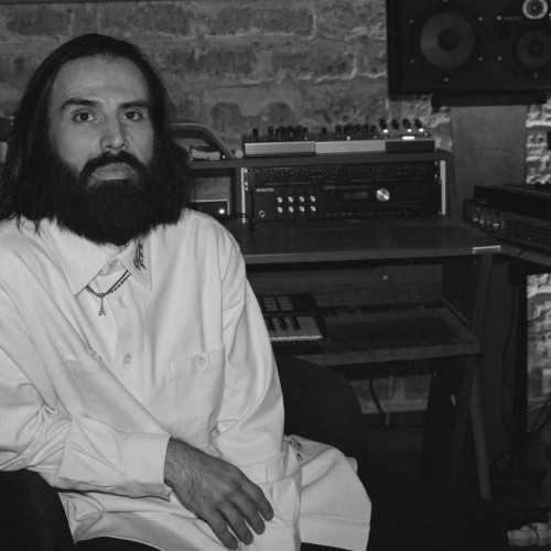 Portrait de Jérémy Chatelain pour un DJ set au Centre Pompidou Paris, soirée "Because Beaubourg" avec Because Music