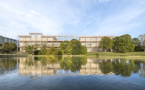 Centre Pompidou Francilien, Massy : la façade donnant sur le Lac de la Blanchette