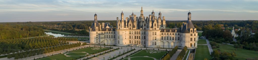 Château de Chambord : vue aérienne du château et ses jardins