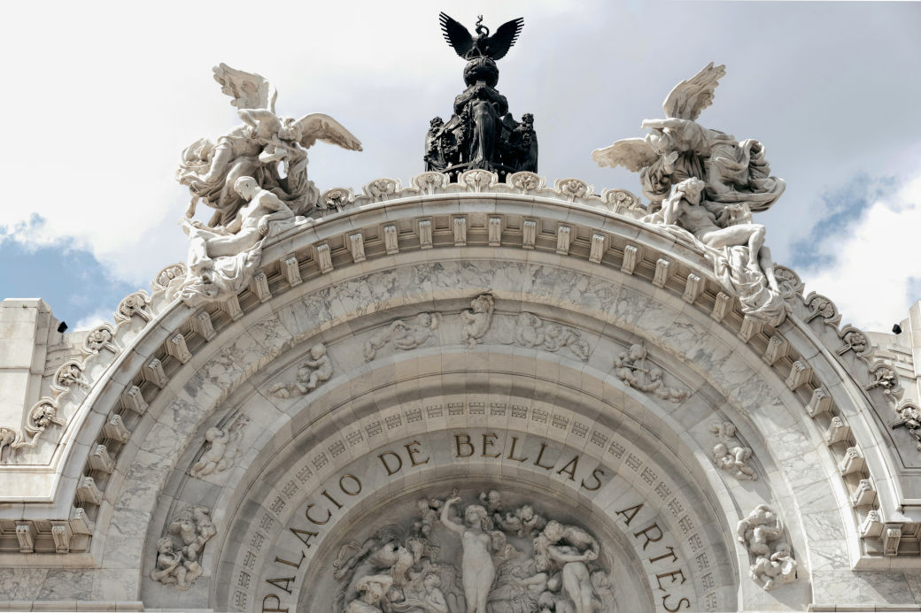 Palacio de Bella Artes, Mexico : détail de la corniche sculptée