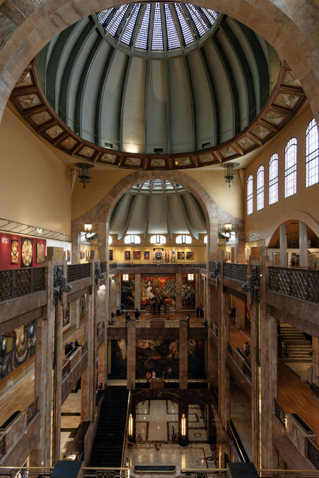 Museo del Palacio de Bella Artes, Mexico : intérieur du Musée, allée centrale