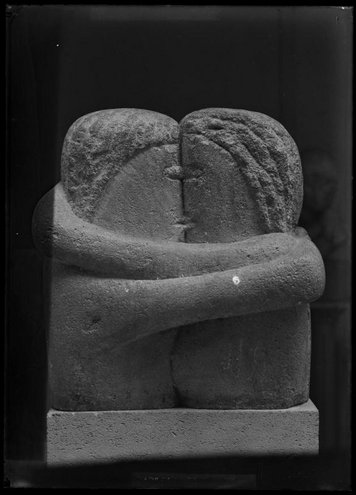 Constantin Brancusi, Le Baiser (1907-1908) vers 1910 