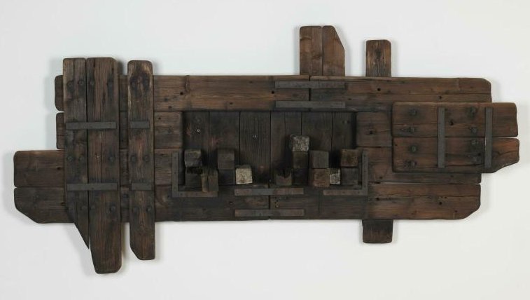 Mark Brusse, « Clotûre », 1961, 138 × 285 × 60 cm, © Centre Pompidou / Dist. Rmn-Gp Œuvre actuellement présentée dans la salle 11 du niveau 4